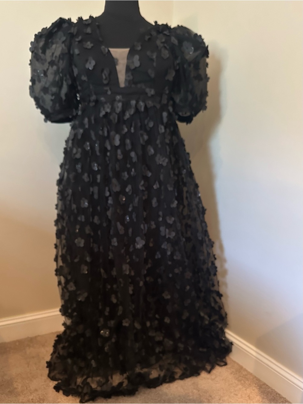 NWT adorable Black Floral Appliqué Puff-Sleeve formal dress XL